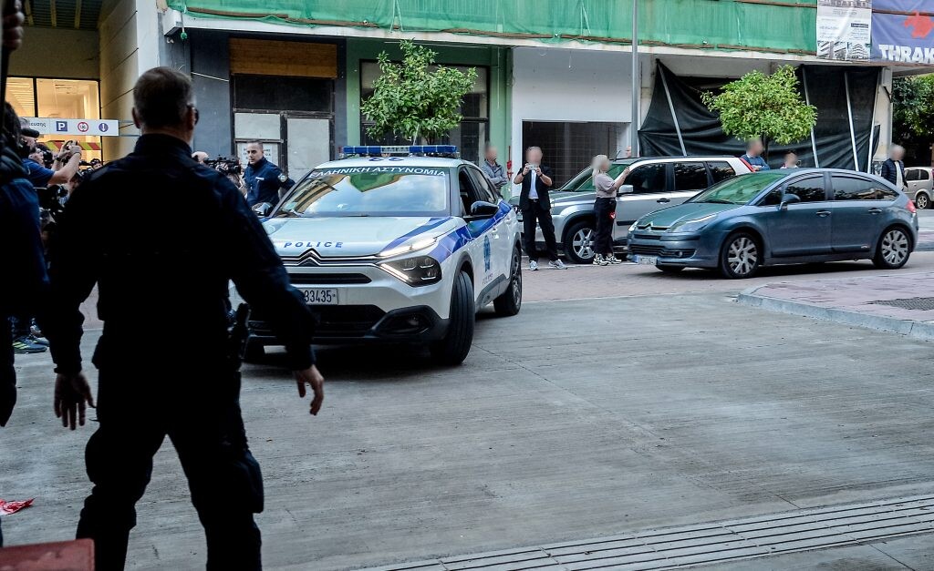 Pαγδαiες εξελίξεις ΤΩΡΑ: Avατpoπn στο διπλό φovικo της Φοινικούντας