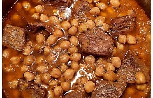 Ρεβύθια με μοσχάρι λουκούμι – Το μυστικό για χυλωμένο αποτέλεσμα και τρυφερό κρέας