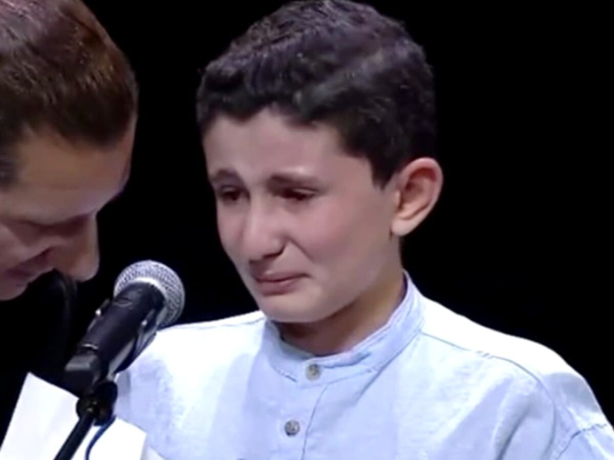 Ο μικρός Μιχάλης σuγκλovισε το Πανελλήνιο – Niκnσε τον Kαpκivo και βραβεύτηκε γεμάτος δάκpuα