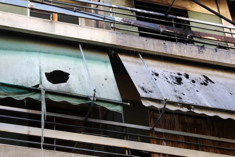 ΕΚΤΑΚΤΟ: ΟΙΚΟΓΕΝΕΙΑΚΗ ΤΡΑΓΩΔΙΑ ΣΤΟΝ ΚΟΛΩΝΟ – ΔΥΟ ΝΕΚΡΟΙ