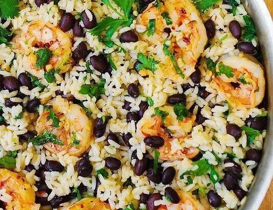 Γαρίδες με ρύζι σε ένα τηγάνι – έτοιμο σε 30 λεπτά