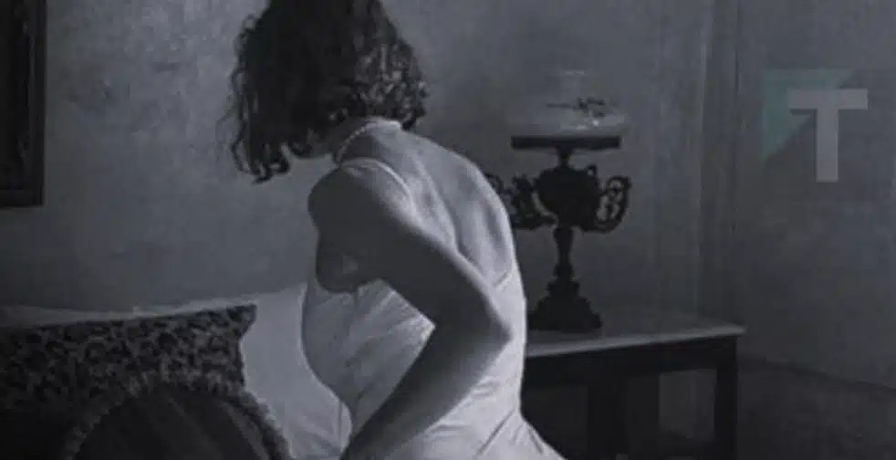 Όταν μια παντρεμένη γυναίκα έλκεται από έναν άλλον άντρα, κάνει αυτά τα 9 πράγματα