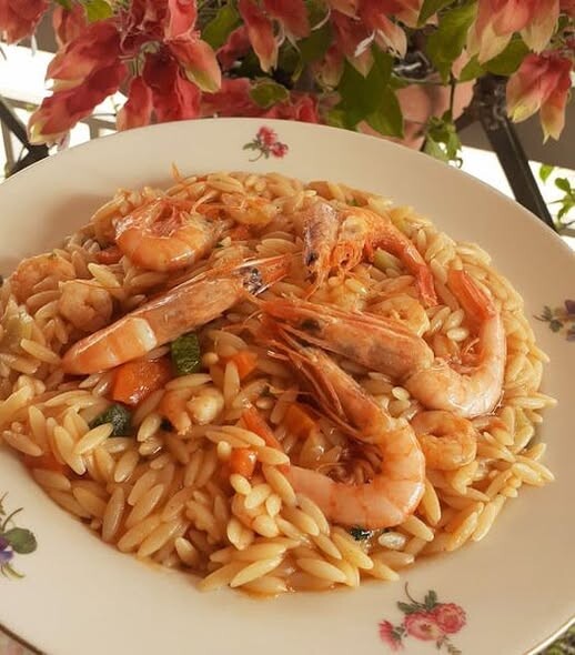 Το πιο ζουμερό κριθαράκι με γαρίδες στην κατσαρόλα – Χυλωμένο, μυρωδάτο και έτοιμο σε λίγα λεπτά!