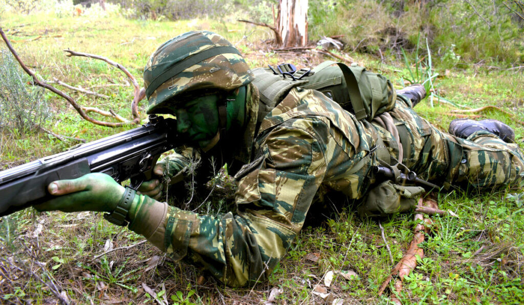 Τέλος στα βύσματα στον στρατό: Οι μοναδικοί που θα μπαίνουν πλέον σε Ναυτικό και Αεροπορία μετά τις αλλαγές Δένδια