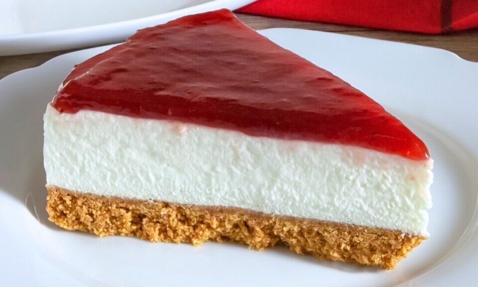 Cheesecake Ψυγείου με Μαρμελάδα: Το πιο Δροσερό Γλυκό που θα Λατρέψουν Όλοι!