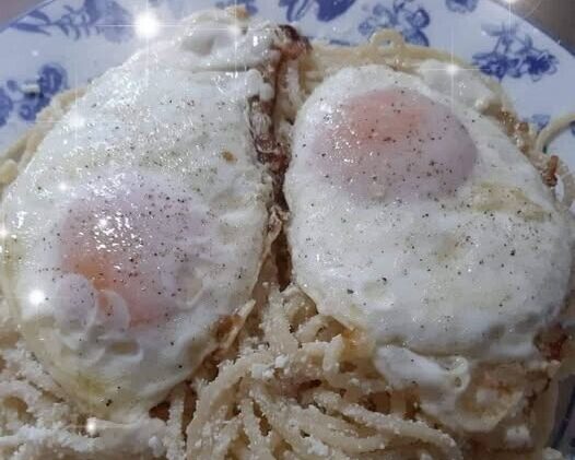 Μανιάτικη τσουχτή με μυζήθρα και αυγό – Η παραδοσιακή μακαρονάδα που απογειώνεται