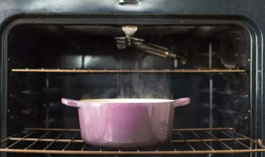 Ανακάλυψα αυτό το κόλπο για τον καθαρισμό του φούρνου και από τότε δεν χρησιμοποιώ καμία άλλη μέθοδο!