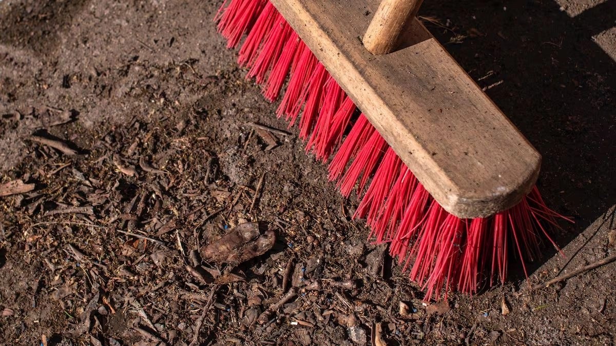 Γιατί «δεν κάνει» να σκουπίζεις τη Μεγάλη Εβδομάδα – Λίγοι το γνωρίζουν