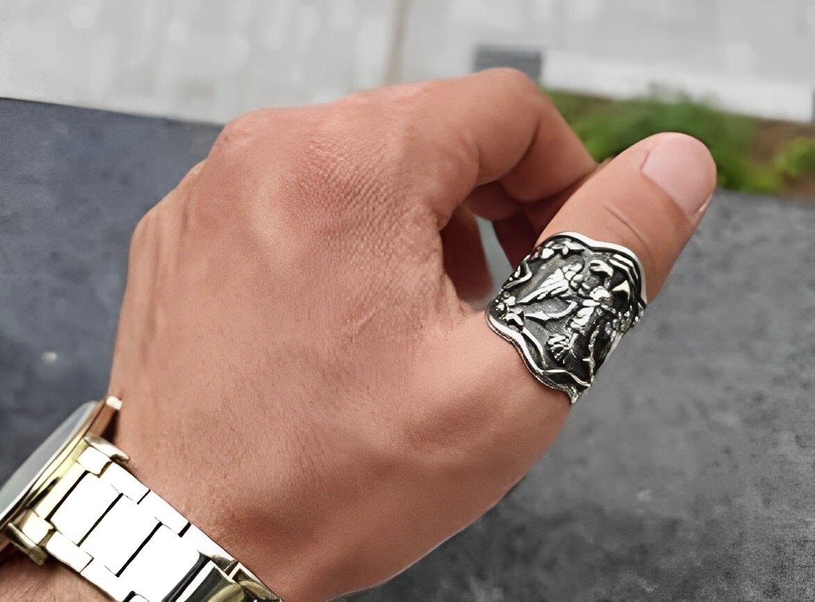 Δαχτυλίδια αντίχειρα: Ti συμβολίζει για τις γυναίκες και τι για τους άντρες – ένα κρυμμένο νόημα λίγοι γνωρίζουν