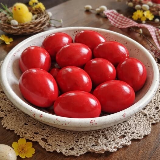 Κόκκινα αυγά  – Το μυστικό για έντονο χρώμα και γυαλιστερό αποτέλεσμα