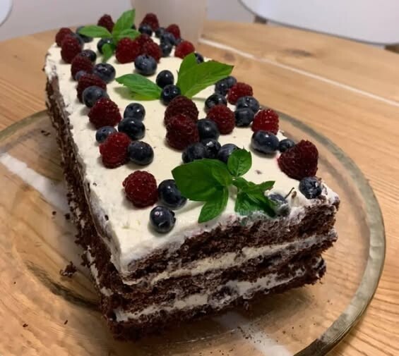 Το σοκολατένιο κέικ με κρέμα που γίνεται σε 30 λεπτά – Αφράτο σαν τούρτα ζαχαροπλαστείου