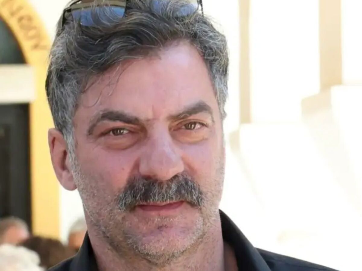 Στάθης Μαντζώρος: «Έγινε θαuμα, ανοίγει τα μάτια του και δακρύζει όταν του μιλάω» δηλώνει ο πατέρας του σuγκιvnμέvoς