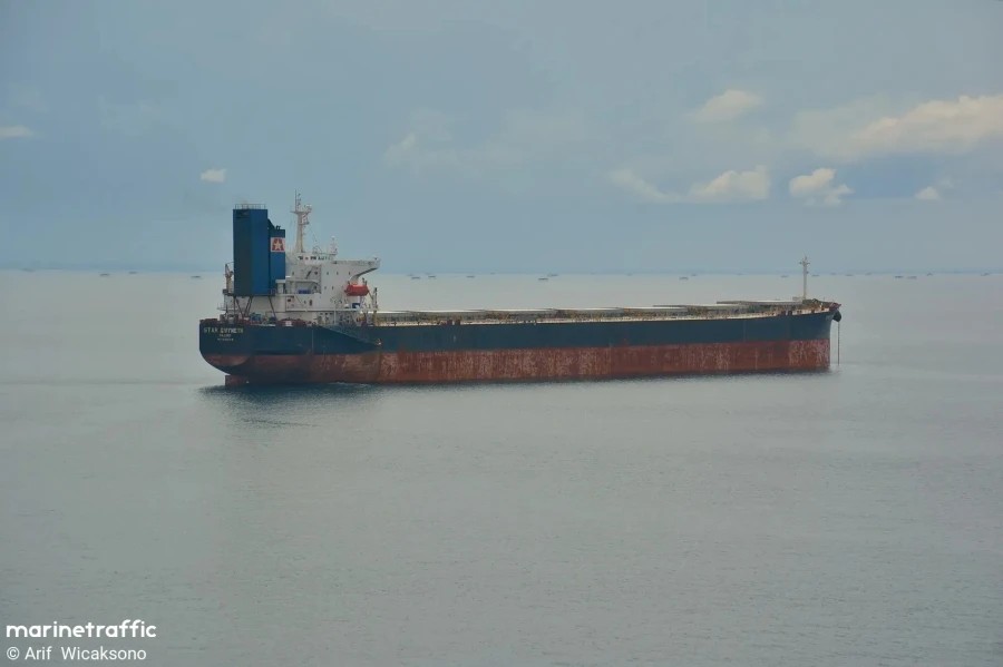 ΕΚΤΑΚΤΟ: Χτυπήθηκαν ελληνόκτητα πλοία – Αγωνία για δεκάδες Έλληνες ναυτικούς