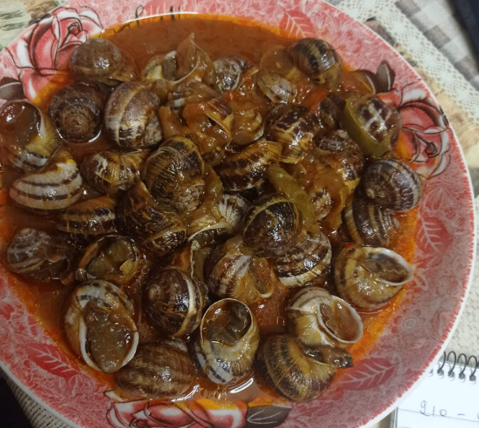 Ο μεζές που διχάζει αλλά όσοι τον αγαπούν… τον λατρεύουν! Σαλιγκάρια γιαχνί που δεν μένει μπουκιά