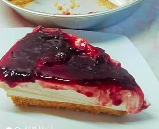 Το πιο εύκολο cheesecake βύσσινο χωρίς ψήσιμο – Κρεμώδες και έτοιμο σε λίγα λεπτά!