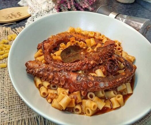 Το μυστικό για τέλειο χταπόδι με κοφτό μακαρονάκι – Το υλικό που το κάνει λουκούμι!