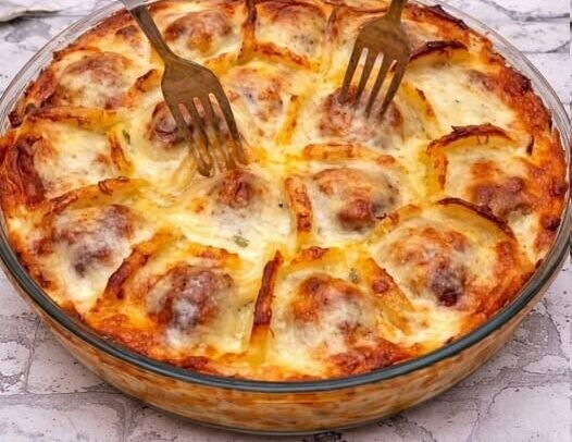 Πατάτες με κεφτεδάκια και μπεσαμέλ – εύκολο φαγητό φούρνου