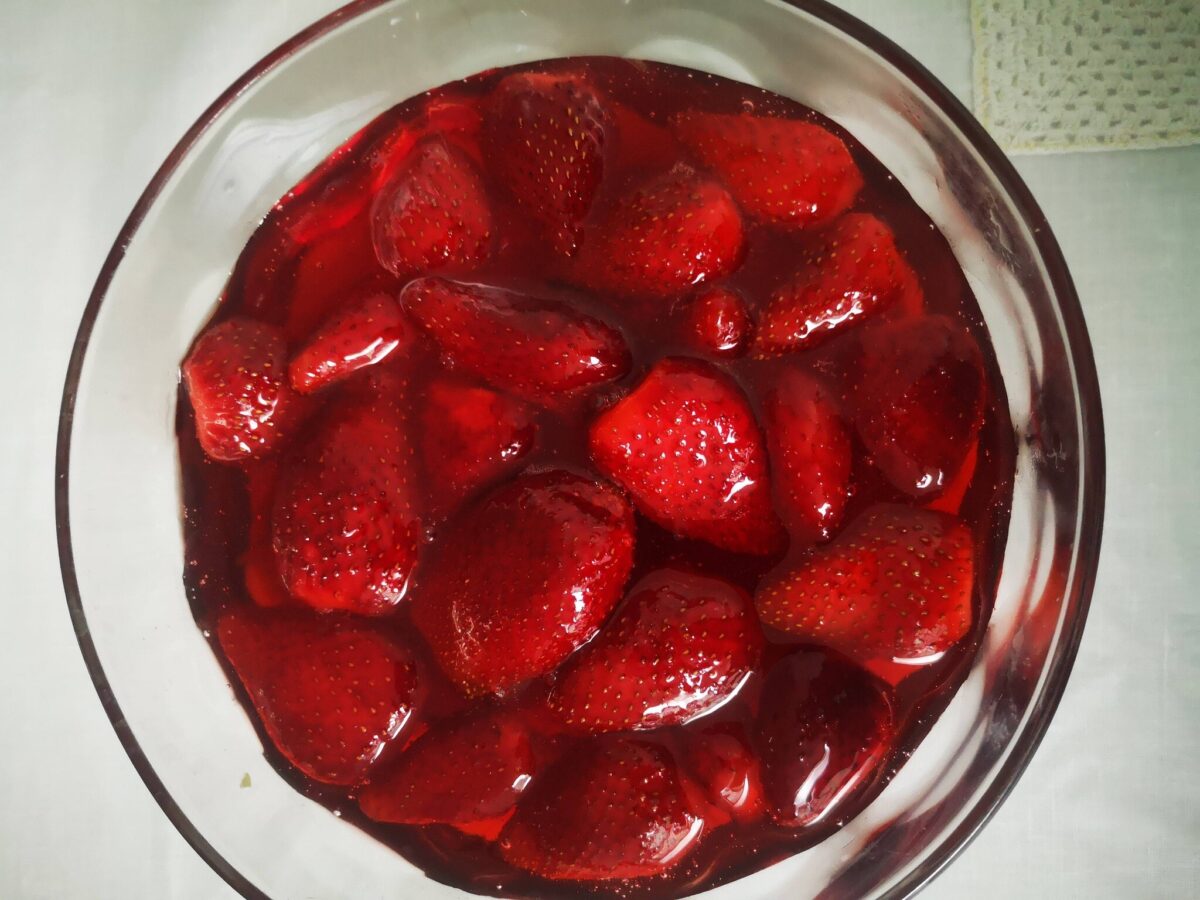 Έτσι γίνεται το τέλειο γλυκό φράουλα χωρίς να λιώσουν