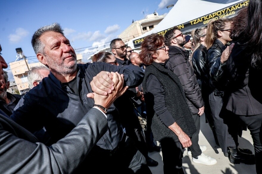 Ηράκλειο: Βαρύ πένθος στην κηδεία του 19χρονου ΕΠΟΠ Ραφαήλ–Γεωργίου Γαλυφιανάκη