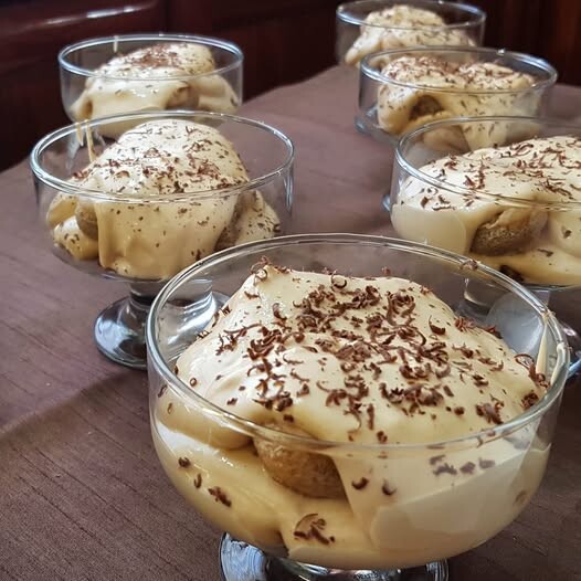 Εύκολο γλυκό σε ποτήρι με σαβαγιάρ και καφέ – μόνο με 5 υλικά