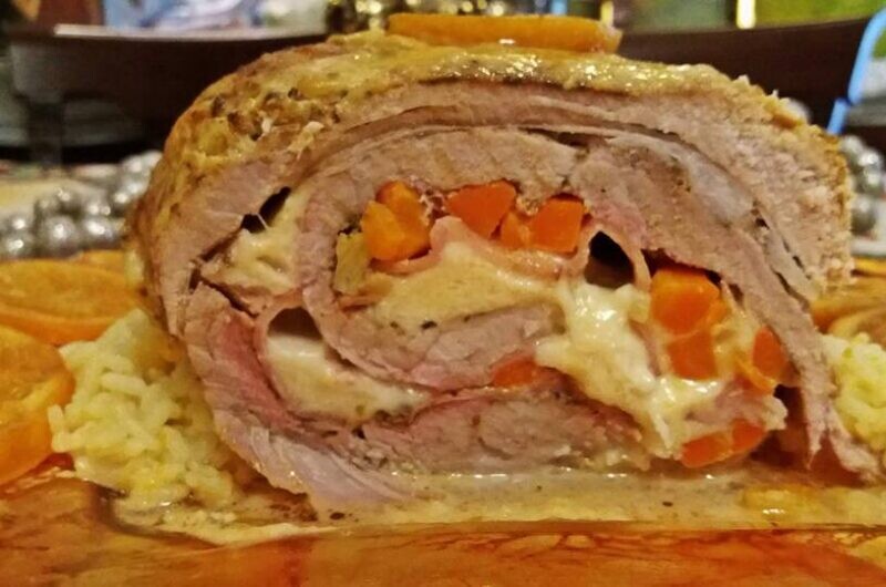 Χοιρινό ρολό γεμιστό: Ζουμερή συνταγή για γιορτινό τραπέζι