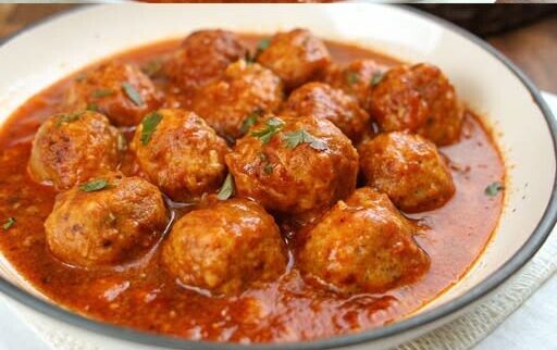 Κεφτεδάκια με σάλτσα ντομάτας της μαμάς – ζουμερή και εύκολη συνταγή