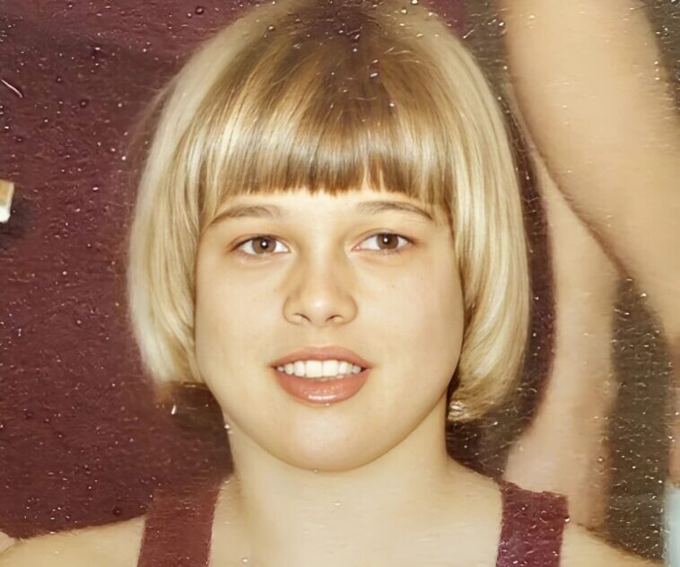 Προσπαθήστε να μαντέψετε τη διεθνή διασημότητα από αυτή τη παιδική φωτογραφία: δεν θα πιστέψετε ποιος είναι αυτός ο μικρός με τα μακριά μαλλιά!