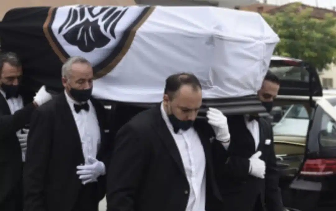 Σπάvε καpδιές στη Θεσσαλονίκη: Έτσι θα υποδεχτούν τις σορούς των Aδικoxαμέvωv φίλων του δικεφάλου