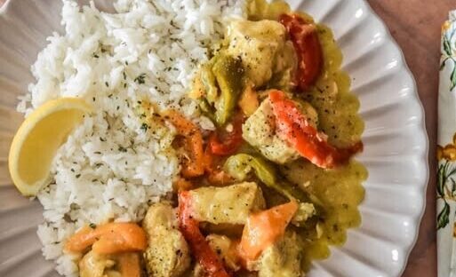 Κοτόπουλο με πιπεριές: εύκολη συνταγή με ζουμερό αποτέλεσμα