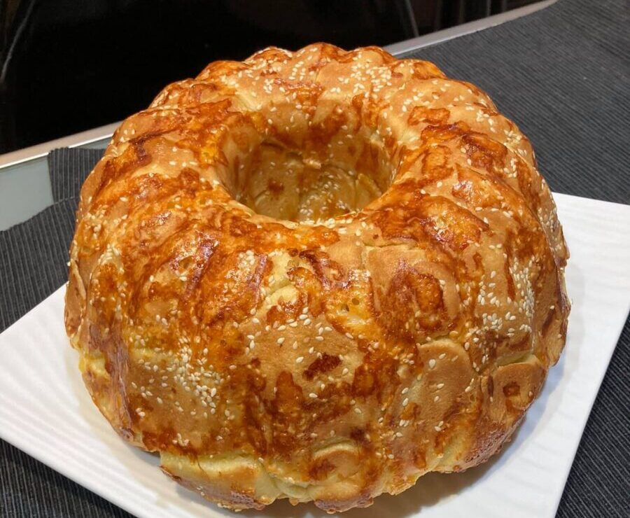 Αλμυρό κέικ με τυριά και λουκάνικο κοτόπουλο – αφράτη συνταγή