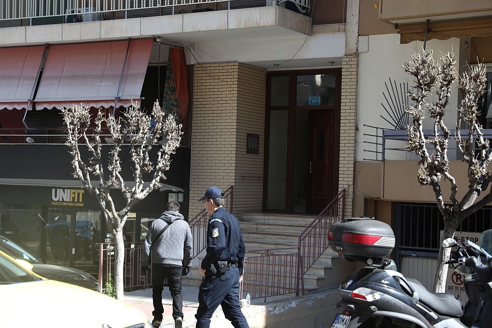 Θρίλερ στου Ζωγράφου: Συνελήφθη ο γιος για τις δολοφονίες της μητέρας και της αδελφής του – Τι υποστήριξε