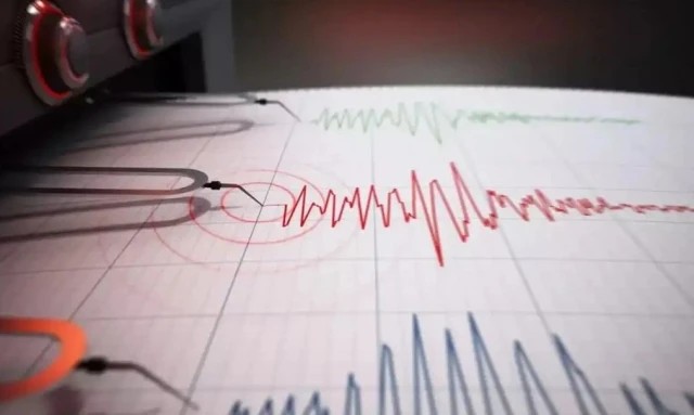 Έκτακτο: Σεισμός 4,9 ρίχτερ τώρα