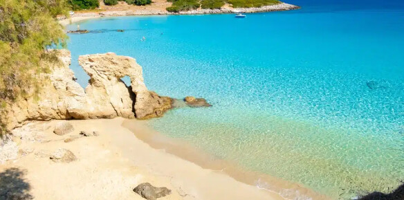 Αuτές είναι οι 5 ελληνικές παραλίες που μπήκαν στις τοπ-10 με τα πιο γαλάζια νερά στον κόσμο – Κρuμμένα δıαμάντıα