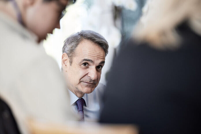 ΣΟΚ για τον Μητσοτάκη το Πάσχα – Κάτω από το 20% η ΝΔ