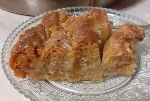 Πλατσέντα Μυτιλήνης παραδοσιακή – γλυκό με φύλλο, καρύδια και μέλι