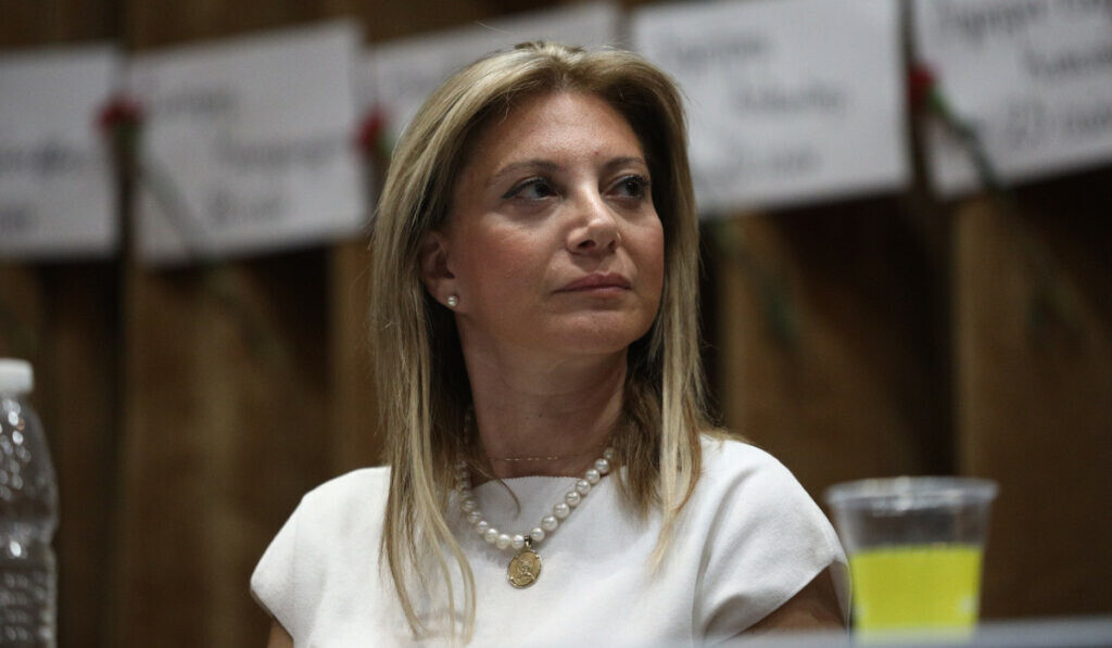 Άκουσε το καμπανάκι των δημοσκοπήσεων: Το πρώτο κόμμα που κάνει άνοιγμα συνεργασίας στη Μαρία Καρυστιανού