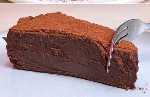 Κέικ σοκολάτας χωρίς ψήσιμο με 2 υλικά: εύκολο και κρεμώδες