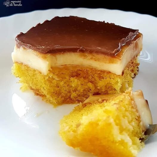 Κωκ ταψιού με κρέμα και σοκολάτα – Εύκολη και ζουμερή συνταγή