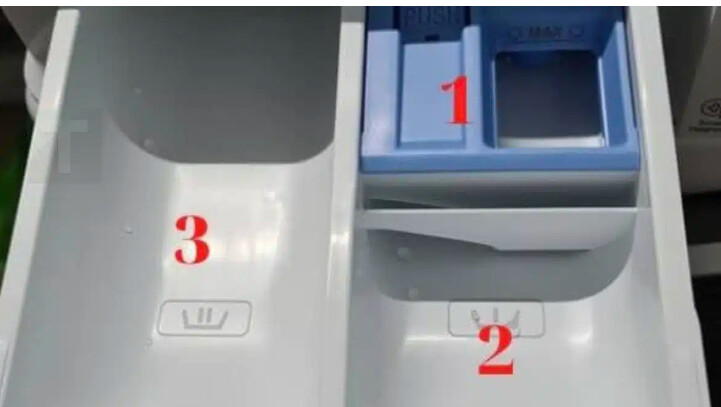 Σήμερα έμαθα ότι το συρτάρι απορρυπαντικού στο πλυντήριο χρησιμοποιείται έτσι. Ωστε για αυτό τα ρούχα δεν βγαίνουν αρκετά καθαρά.