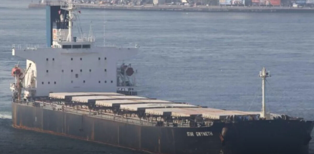 Δεν πάει με τίποτα το μυαλό σας σε ποιον Έλληνα ανήκει το πλοίο που χτυπήθηκε σήμερα στα Στενά του Ορμούζ