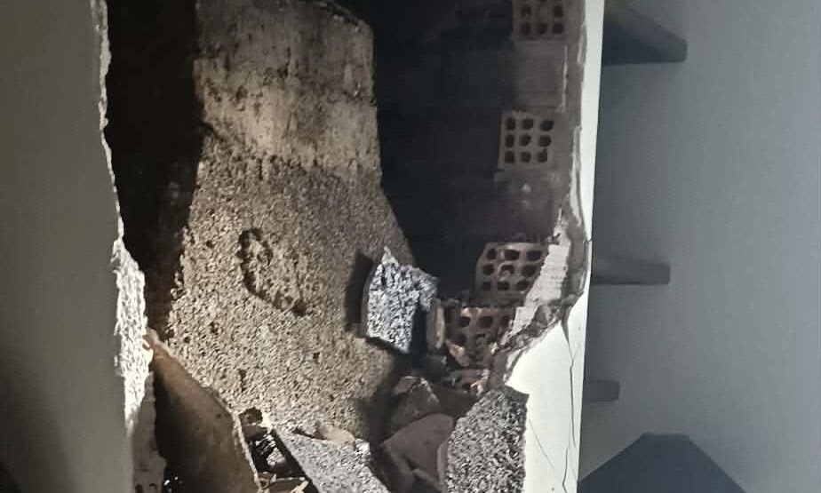 ΕΚΤΑΚΤΟ: ΚΕΡΑΥΝΟΣ ΧΤΥΠΗΣΕ ΣΠΙΤΙ – ΣΚΗΝΕΣ ΤΡΟΜΟΥ ΓΙΑ ΟΙΚΟΓΕΝΕΙΑ