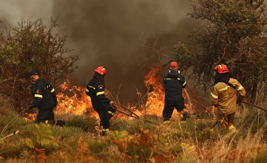 ΚΟΛΑΣΗ: Τεράστια φωτιά τώρα στη χώρα μας – 5 εναέρια στη μάχη