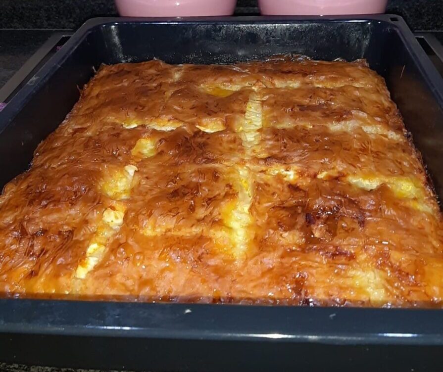 Η μακαρονόπιτα που μοιάζει με γαλακτομπούρεκο και γίνεται ανάρπαστη