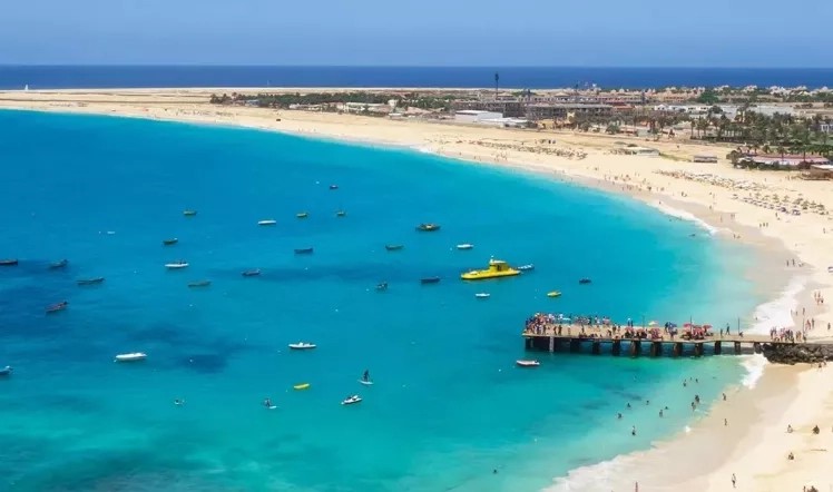 Γιατί πεθαίνουν τουρίστες μετά τις διακοπές τους σε αυτό το νησί;