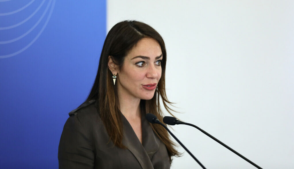 Έκτακτο επίδομα παιδιού 150 ευρώ: Μόλις το ανακοίνωσε η Δόμνα Μιχαηλίδου