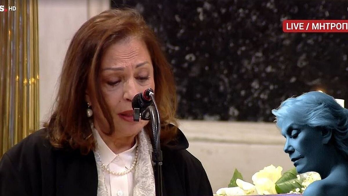 Με λυγμούς η Χαρούλα Αλεξίου στον επικήδειο για τη Μαρινέλλα – «Ανατρίχιασε» και η Παναγιά