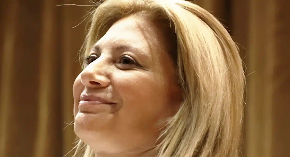 Στο πλευρό της Μαρίας Καρυστιανού ο πιο πλούσιος Έλληνας βουλευτής