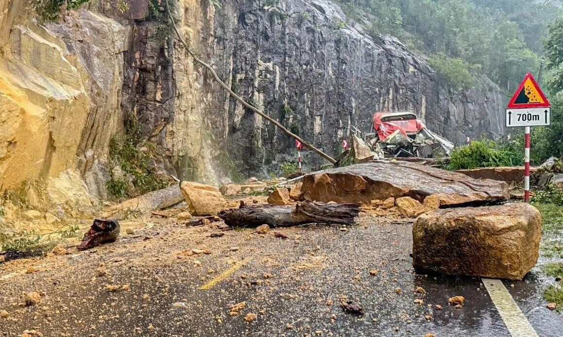 Νεα Πολύνεκρη Τραγωδία με Λεωφορείο: Έξι νεκροί, 19 τραυματίες, Θρήνος στη Χώρα