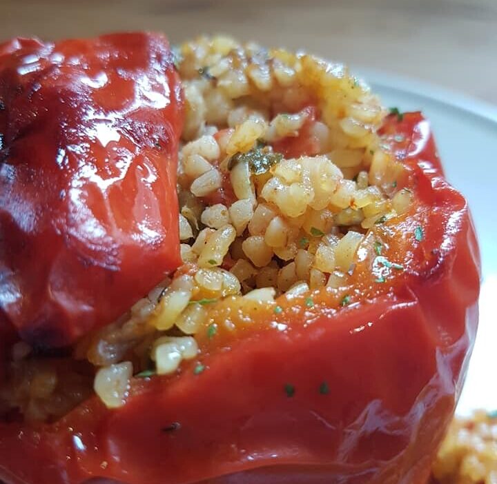 Γεμιστές πιπεριές με πλιγούρι: Η νηστίσιμη συνταγή που γίνεται ανάρπαστη