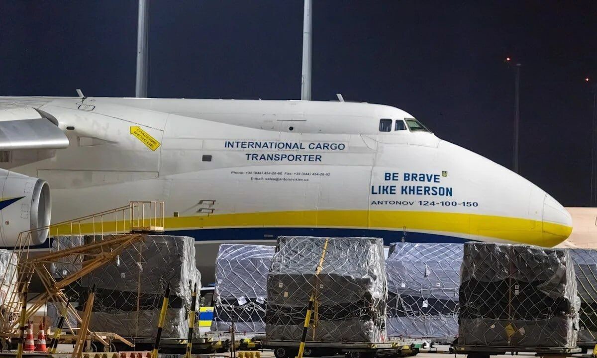 Συναγερμός ΤΩΡΑ: Αεροσκάφος cargo συγκρούστηκε με άγνωστο αντικείμενο στον αέρα